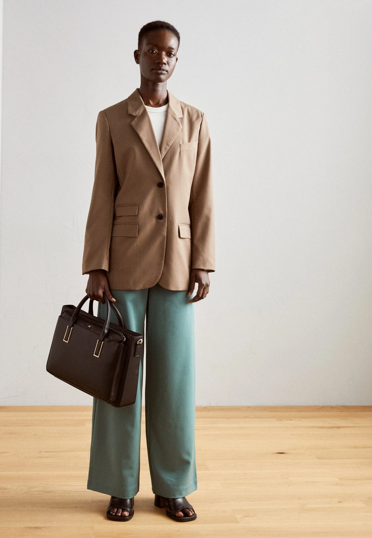 Anna Field 6 Anna Field -Anna Field 8b298821ef4f4b759a82c2adafc8126f scaled