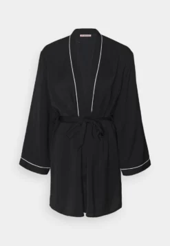 Anna Field Amanda Satin Dressing Gown - Badjas - Black 12 Anna Field Amanda Satin Dressing Gown - Badjas - Black -Anna Field 8d83c445099f4342aabc07d1ce2caede scaled