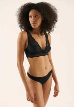 Anna Field -Anna Field b60596a11dd64edf9f47647a938a4f68 scaled