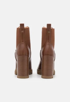 Anna Field Korte Laarzen - Cognac 9 Anna Field Korte Laarzen - Cognac -Anna Field bdaa71fd028841c6b1149ba4351c74b3 scaled