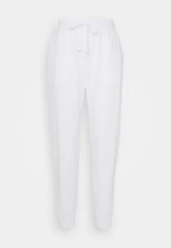 Anna Field Pyjama - Off White -Anna Field d7aa32d567f44e49b85356dc75f04bde scaled