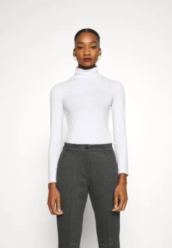 Anna Field -Anna Field dad5f2db53594044afd5041c726388ac scaled